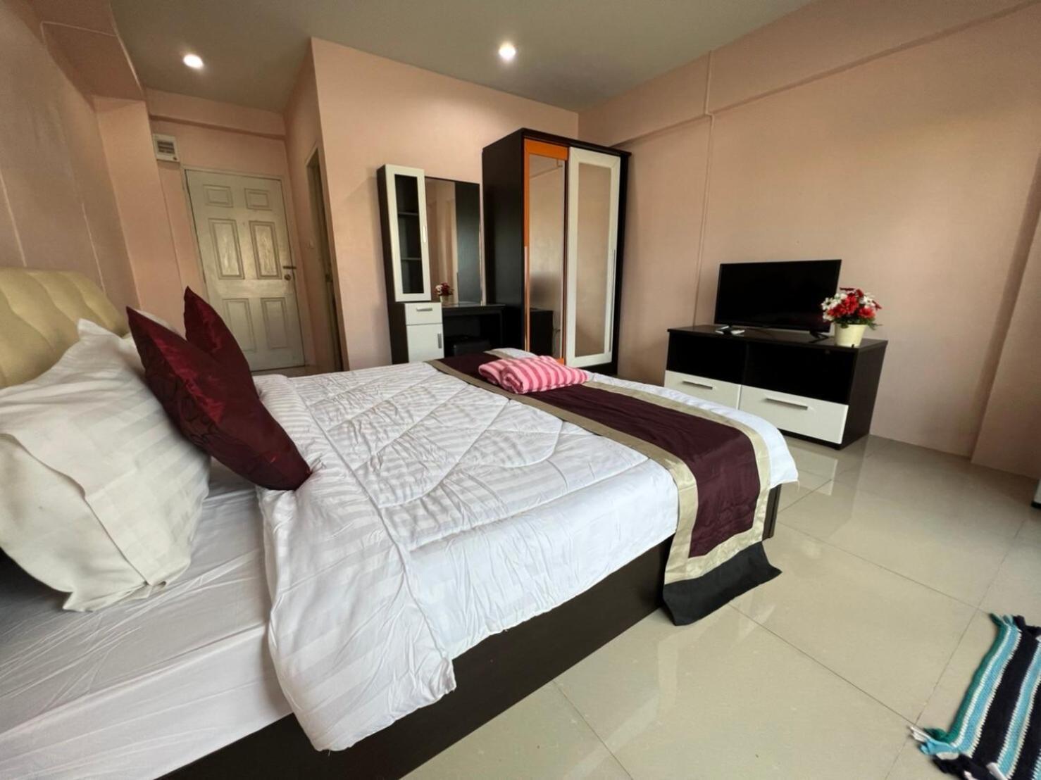 Kjs Pattaya Hotel Luaran gambar